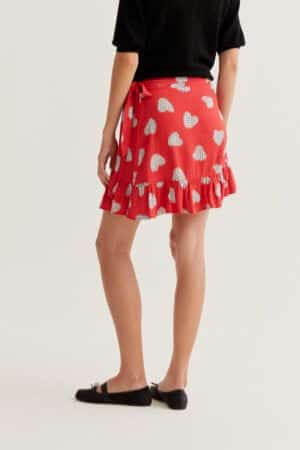 FALDA CORTA CON ESTAMPADO DE CORAZONES