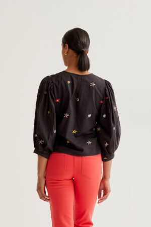 BLUSA CON ESTAMPADO BLACK GARDENER FLOWERS