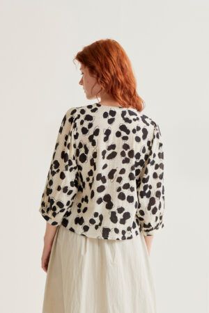 CAMISA CON ESTAMPADO DALMATIAN