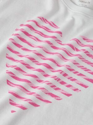 CAMISETA NKFFAHIRAZ CORAZON ROSA