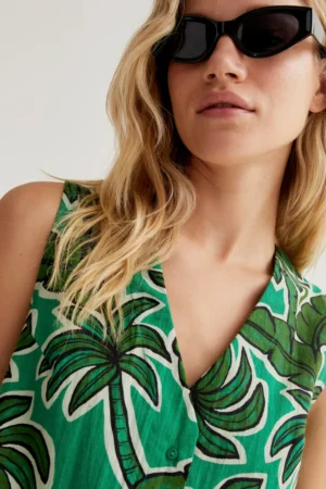 CHALECO CON ESTAMPADO PALM TREE