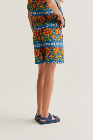 PANTALON CORTO CON ESTAMPADO GARDEN