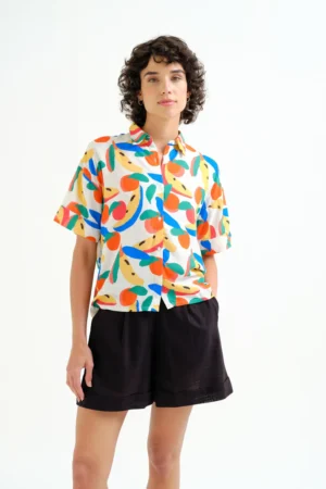 CAMISA CON ESTAMPADO TUTTI FRUTTI