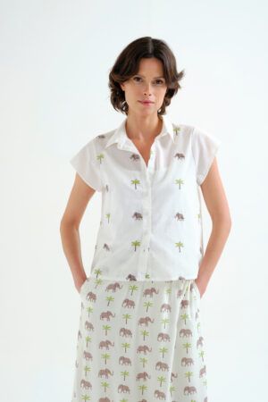 CAMISA CON ESTAMPADO ELEFANTES Y PALMERAS