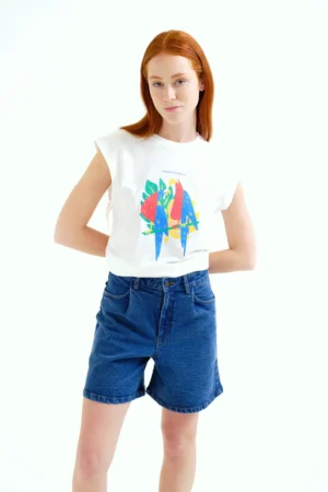 CAMISETA CON ESTAMPADO GUACAMAYOS