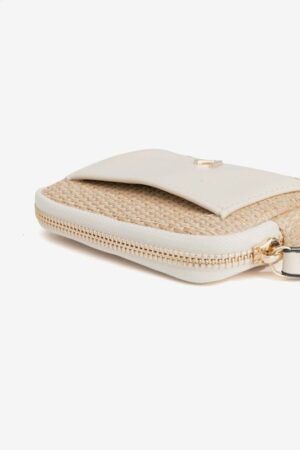 MONEDERO DE COLOR BEIGE CON TERXTURA ENTRELAZADA