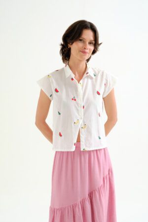CAMISA BLANCA 100%ALGODON CON BORDADOS DE ENSALADA DE FRUTAS