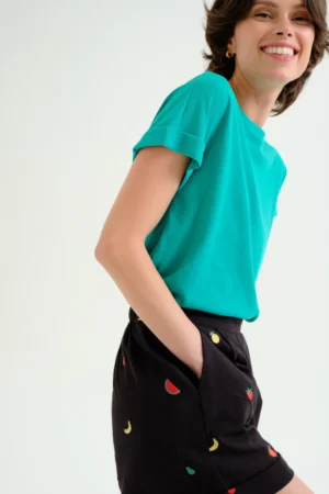PANTALON CORTO 100% ALGODON NEGRO CON BORDADO DE ENSALDA DE FRUTAS