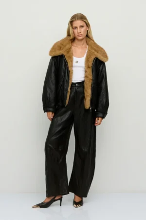 CHAQUETA CON CAPUCHA DE PELO