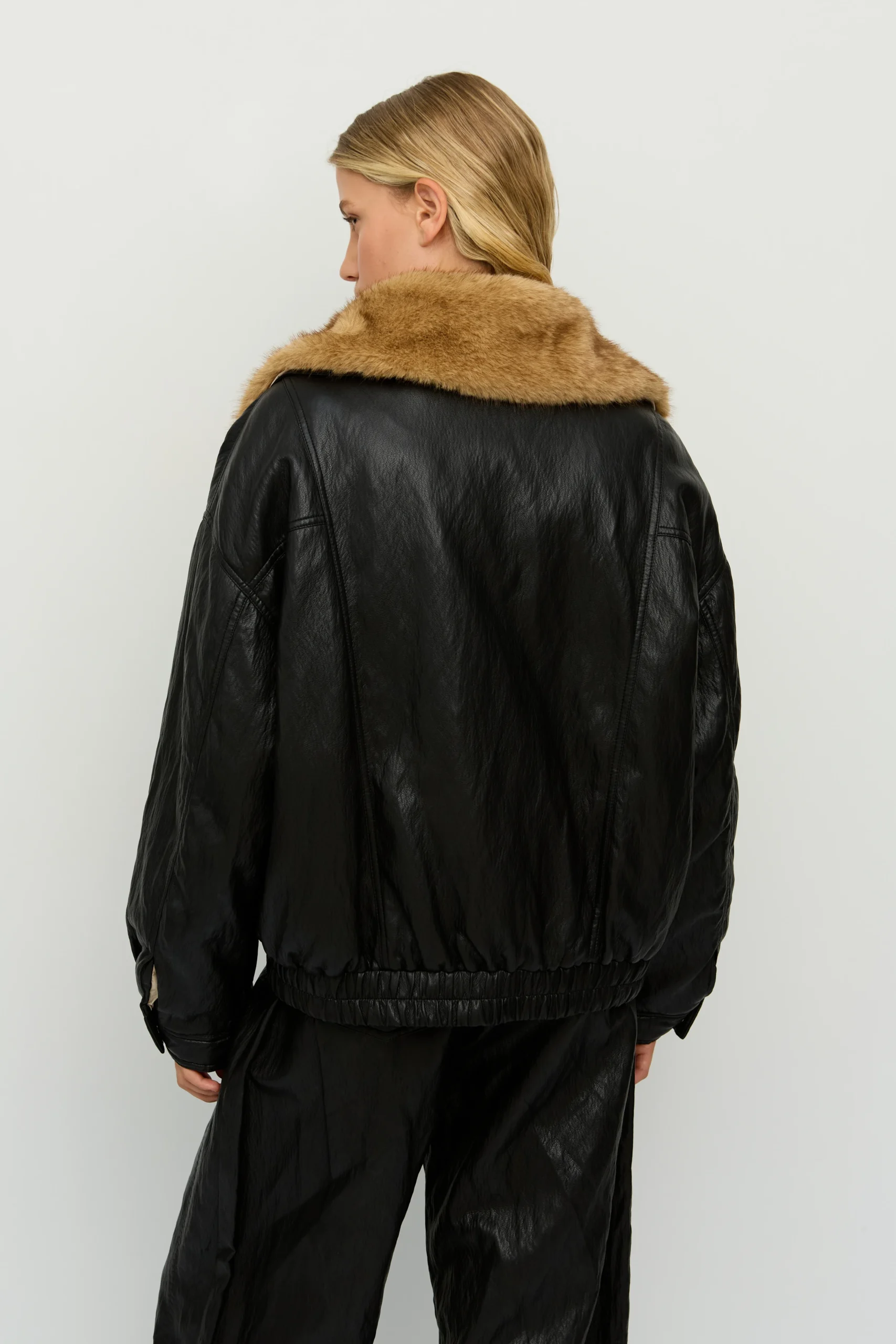 CHAQUETA CON CAPUCHA DE PELO - Imagen 4