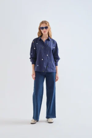 CAMISA 100% ALGODON AZUL MARINO CON BORDADO FLORES