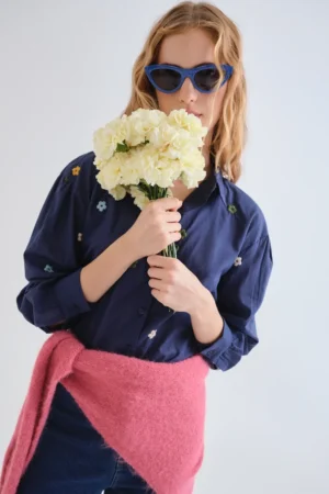 CAMISA 100% ALGODON AZUL MARINO CON BORDADO FLORES