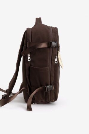 MOCHILA ANCHA CON VARIOS BOLSILLOS
