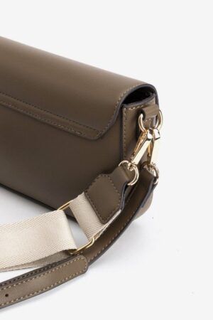BOLSO CON CORTE COMPACTO