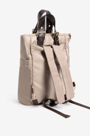 MOCHILA CON BOLSILLO DELANTERO ACOLCHADO