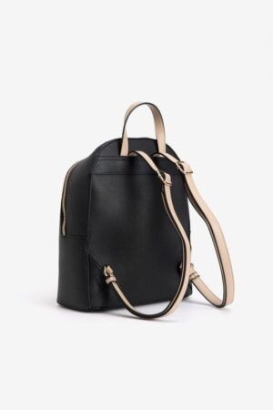 MOCHILA CON BOLSILLO FRONTAL