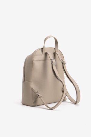 MOCHILA CON BOLSILLO FRONTAL