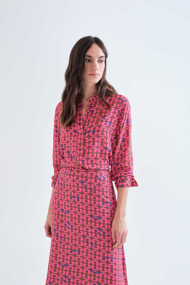 CAMISA CON ESTAMPADO CATENA