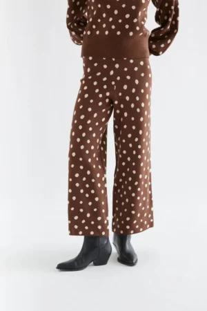 PANTALON CON ESTAMPADO PUNTO MARRON CATAHOULA