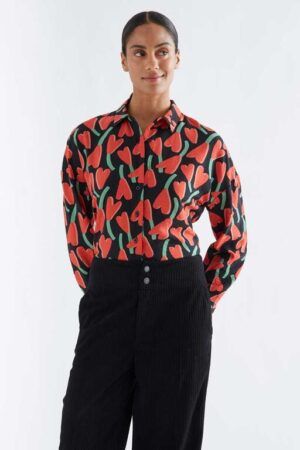 CAMISA CON ESTAMPADO CICLAMEN