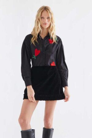 CAMISA 100% ALGODON NEGRO CON BORDADO DE CORAZON