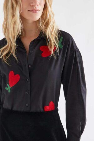 CAMISA 100% ALGODON NEGRO CON BORDADO DE CORAZON