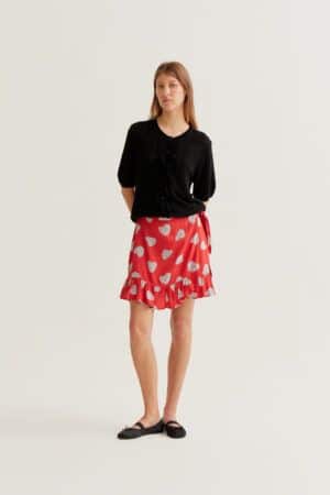 FALDA CORTA CON ESTAMPADO DE CORAZONES